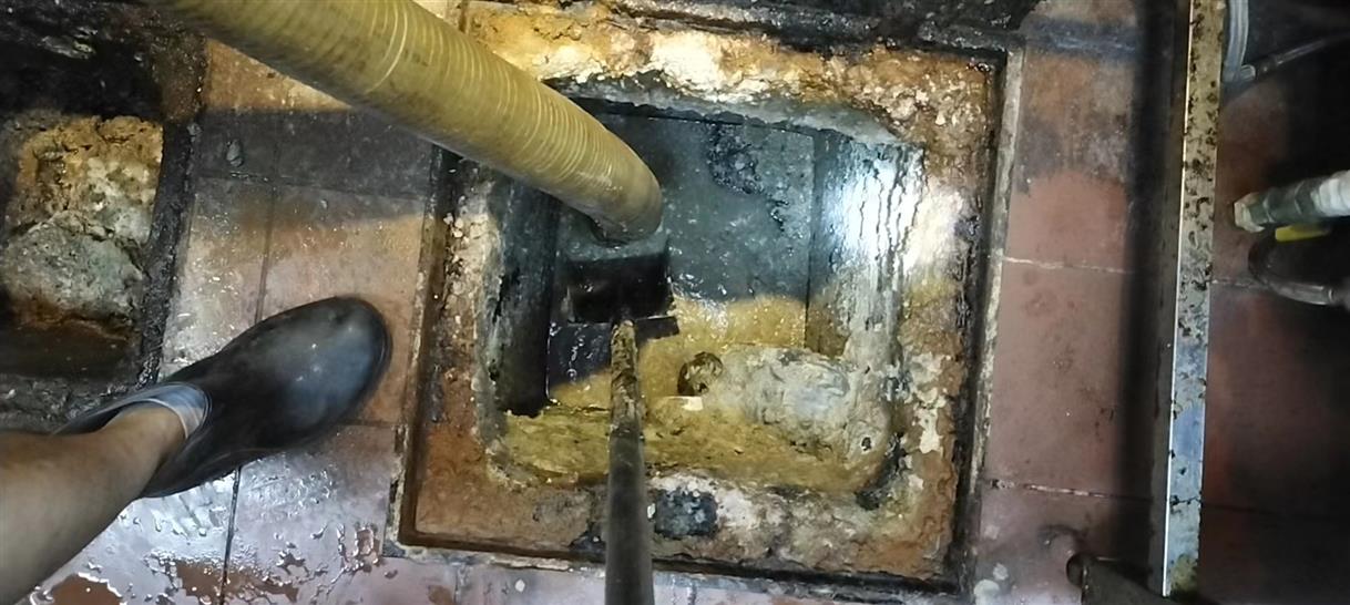 鸡冠化油池清理-污水池清掏