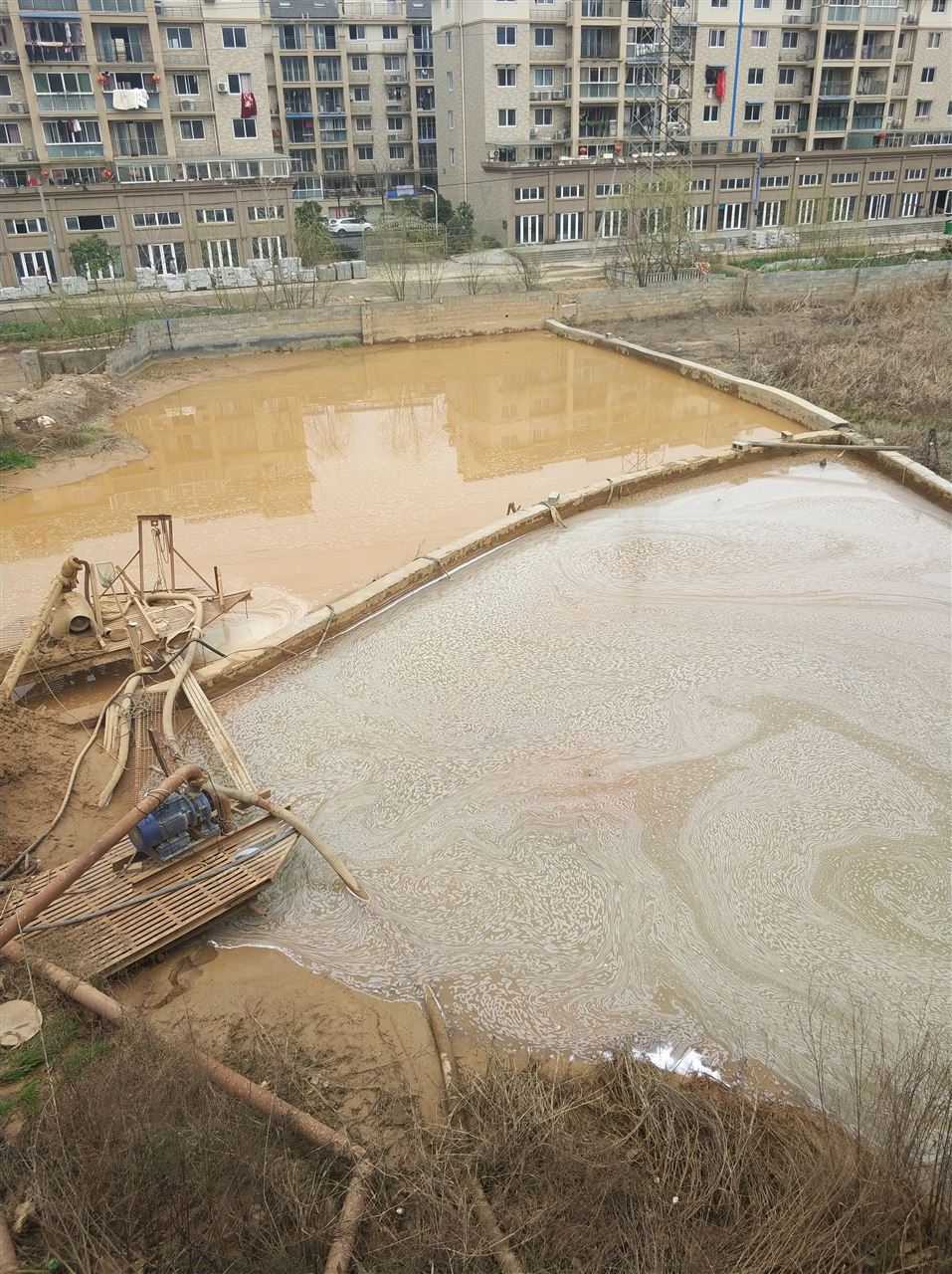 鸡冠沉淀池淤泥清理-厂区废水池淤泥清淤